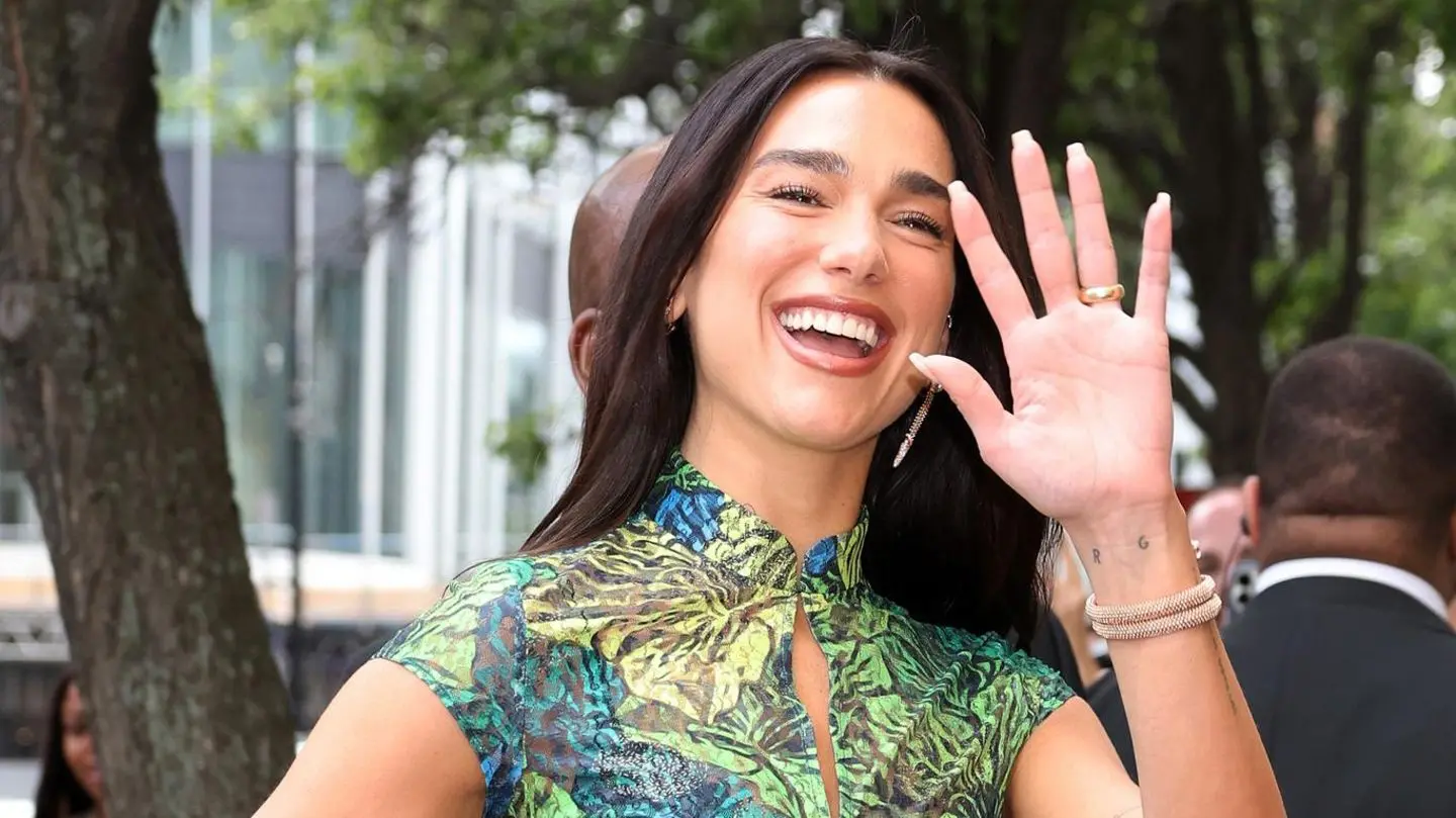 Dua Lipa: Ein Überflieger-Detail sprengt das Style-Barometer